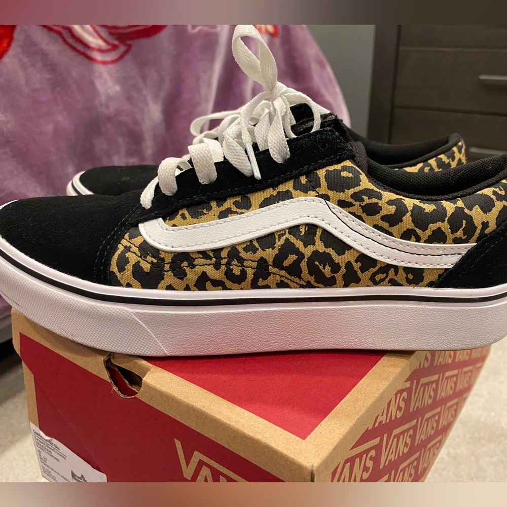 Leopard Vans woman’s 8, mens 6